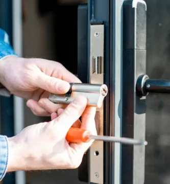 cuándo cambiar la cerradura por desgaste