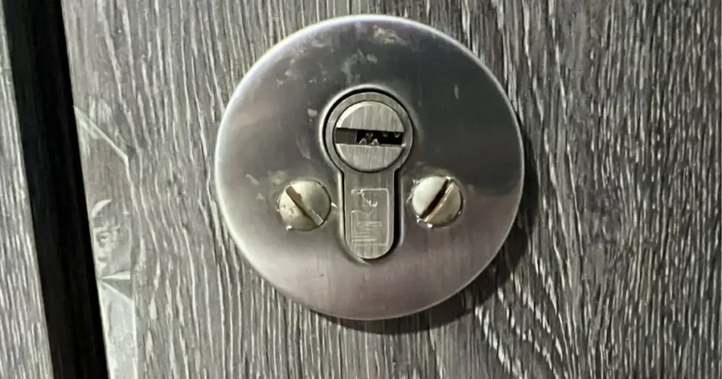 precio cerrajero por abrir una puerta en Antioquia