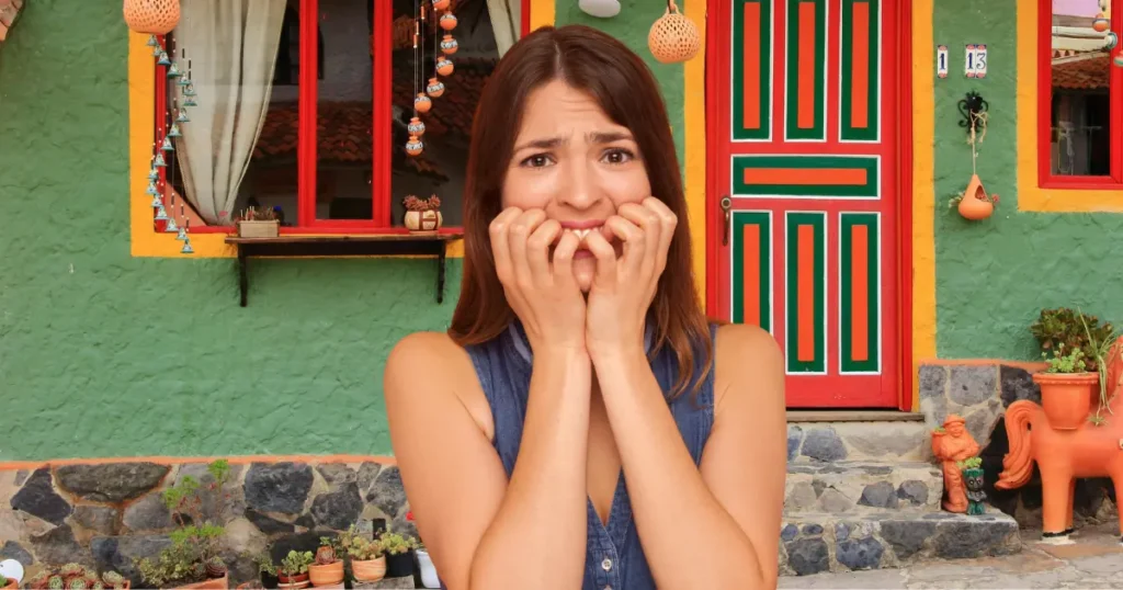 me quedé por fuera de mi casa qué hago