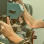 Cerrajero duplicando llave en Colombia con servicio 24 horas