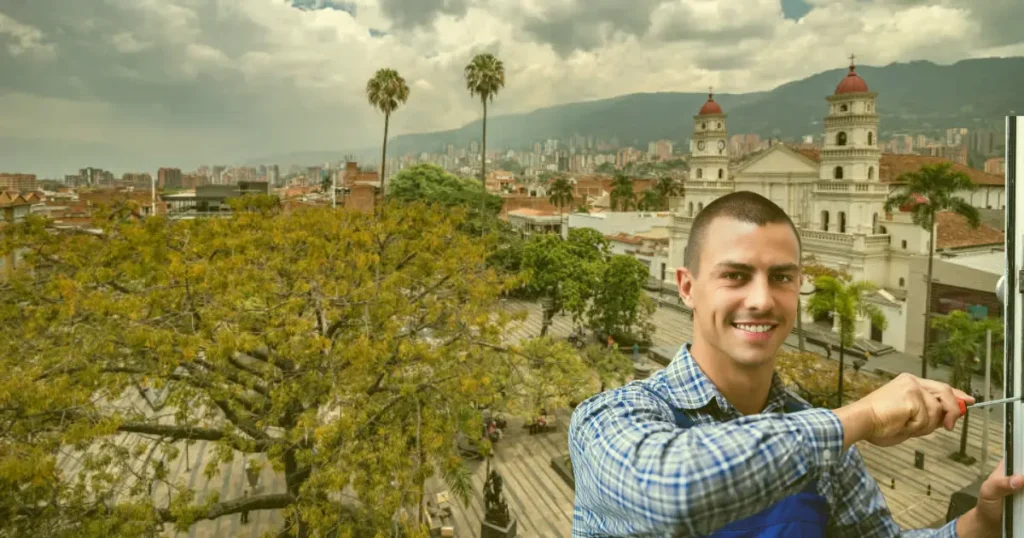 cerrajero en Envigado abriendo puerta precio cerrajero envigado