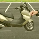 cerrajero haciendo copia de llave de moto precio 2025