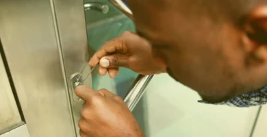 cerrajero puede abrir cualquier puerta técnica profesional en Envigado